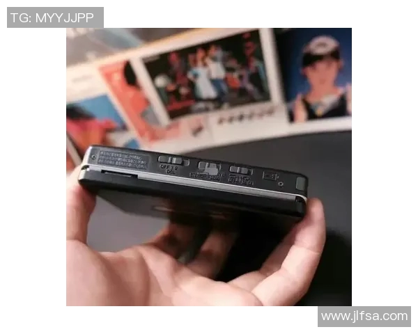 复古风潮重现 足球女神穿越经典球星时光 复古风潮重现 足球女神穿越经典球星时光