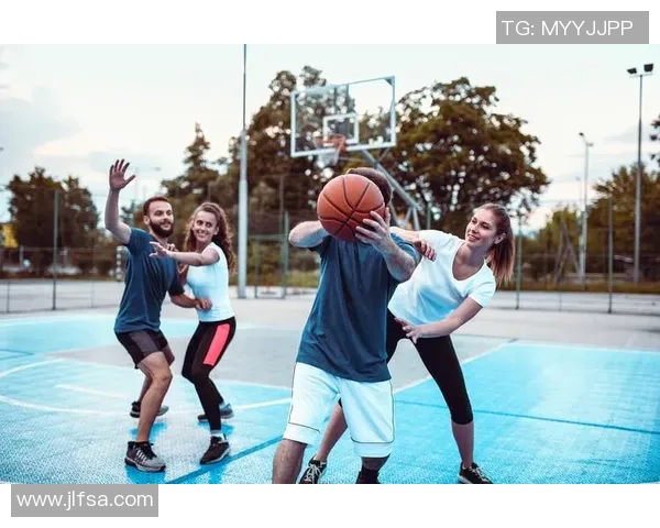 篮球与足球双栖球星的传奇人生 探索跨界运动员的拼搏与荣耀 篮球与足球双栖球星的传奇人生 探索跨界运动员的拼搏与荣耀