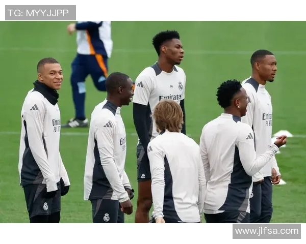 耐克欧冠足球鞋助力球星征战赛场展现顶级竞技表现