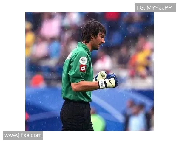 足球场上的黑色风暴黑人球星如何改写足球历史与文化