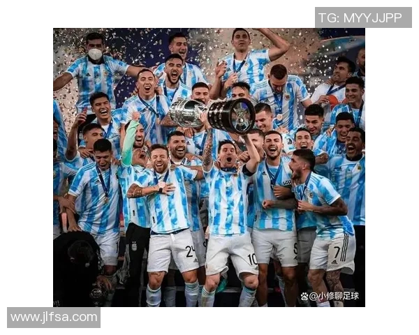 足球历史十大巨星排名盘点 影响力与成就并重的传奇球员榜单 足球历史十大巨星排名盘点 影响力与成就并重的传奇球员榜单