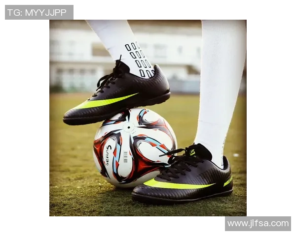 足球巨星与顶级足球鞋的完美结合探索球场上的速度与力量之源