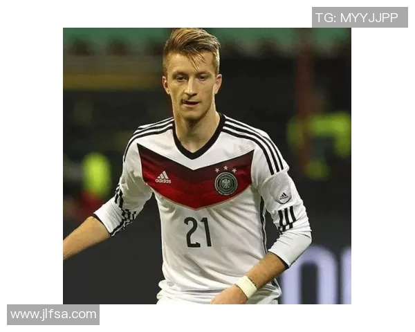 2002年世界杯帅哥球星盘点 回顾当年那些闪耀绿茵场的英俊面孔 2002年世界杯帅哥球星盘点 回顾当年那些闪耀绿茵场的英俊面孔