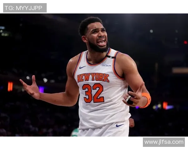 尼克斯队历代足球球星排名前十解析与成就回顾 尼克斯队历代足球球星排名前十解析与成就回顾