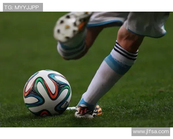 球星同款足球袜全方位展示 专业性能与时尚设计完美结合 球星同款足球袜全方位展示 专业性能与时尚设计完美结合