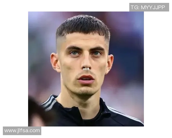 足球巨星经典头像手绘艺术风格展示与细节刻画之创意作品集 足球巨星经典头像手绘艺术风格展示与细节刻画之创意作品集