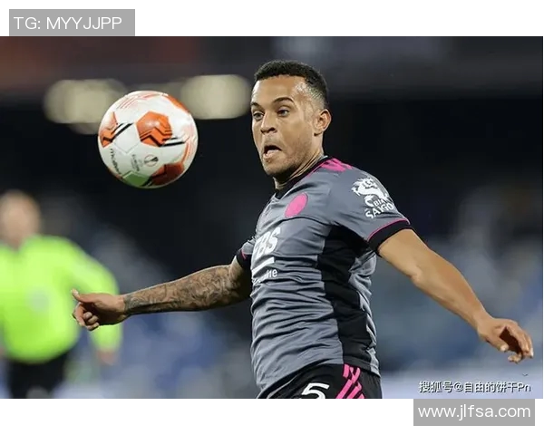 足球球星展现自信风采的经典时刻与背后故事解析 足球球星展现自信风采的经典时刻与背后故事解析